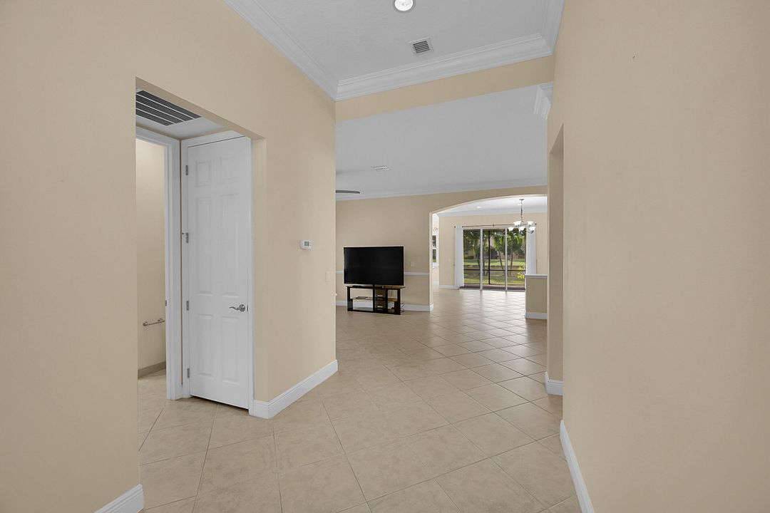 合同活跃: $3,500 (3 贝兹, 3 浴室, 2046 平方英尺)