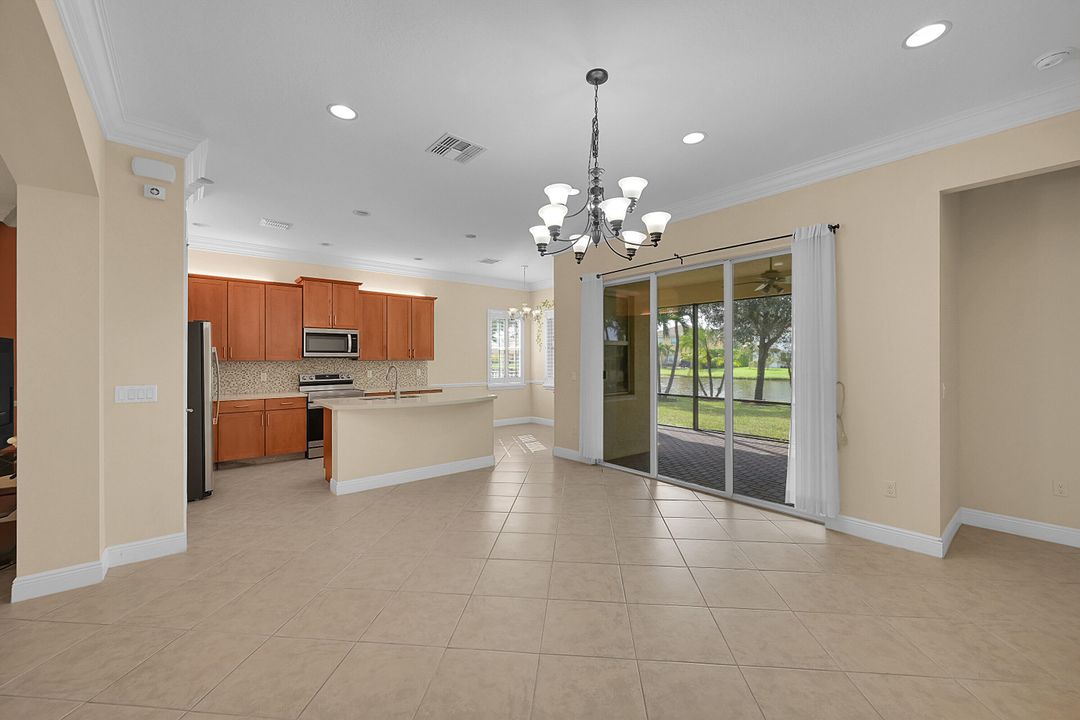 合同活跃: $3,500 (3 贝兹, 3 浴室, 2046 平方英尺)