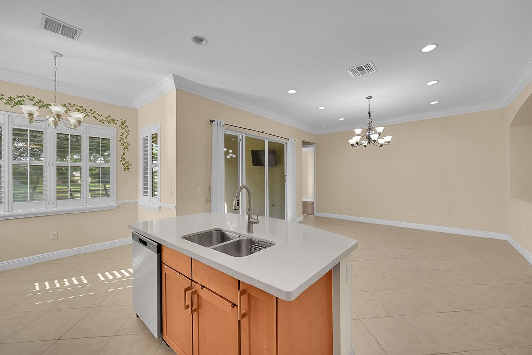 合同活跃: $3,500 (3 贝兹, 3 浴室, 2046 平方英尺)