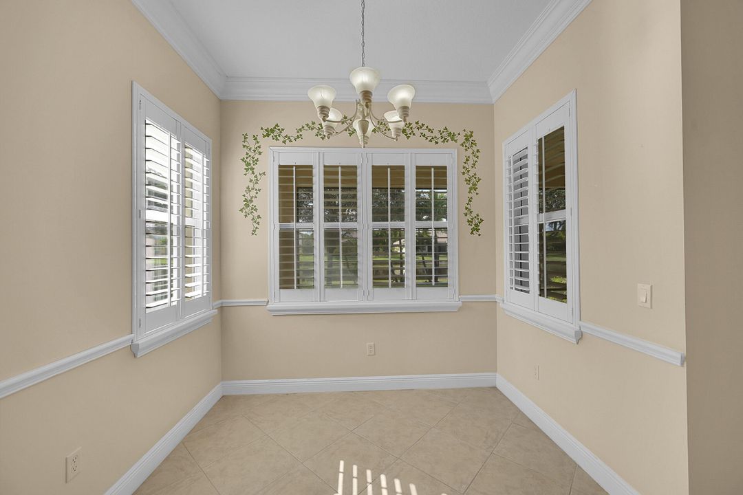 合同活跃: $3,500 (3 贝兹, 3 浴室, 2046 平方英尺)