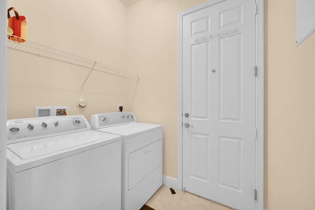 合同活跃: $3,500 (3 贝兹, 3 浴室, 2046 平方英尺)