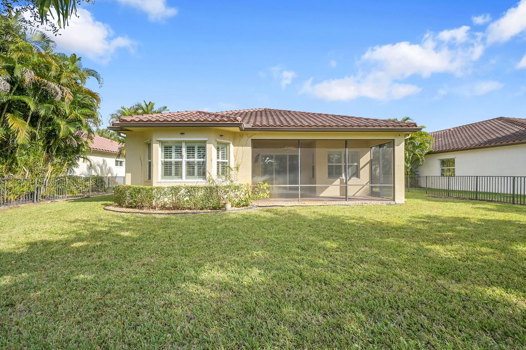 合同活跃: $3,500 (3 贝兹, 3 浴室, 2046 平方英尺)