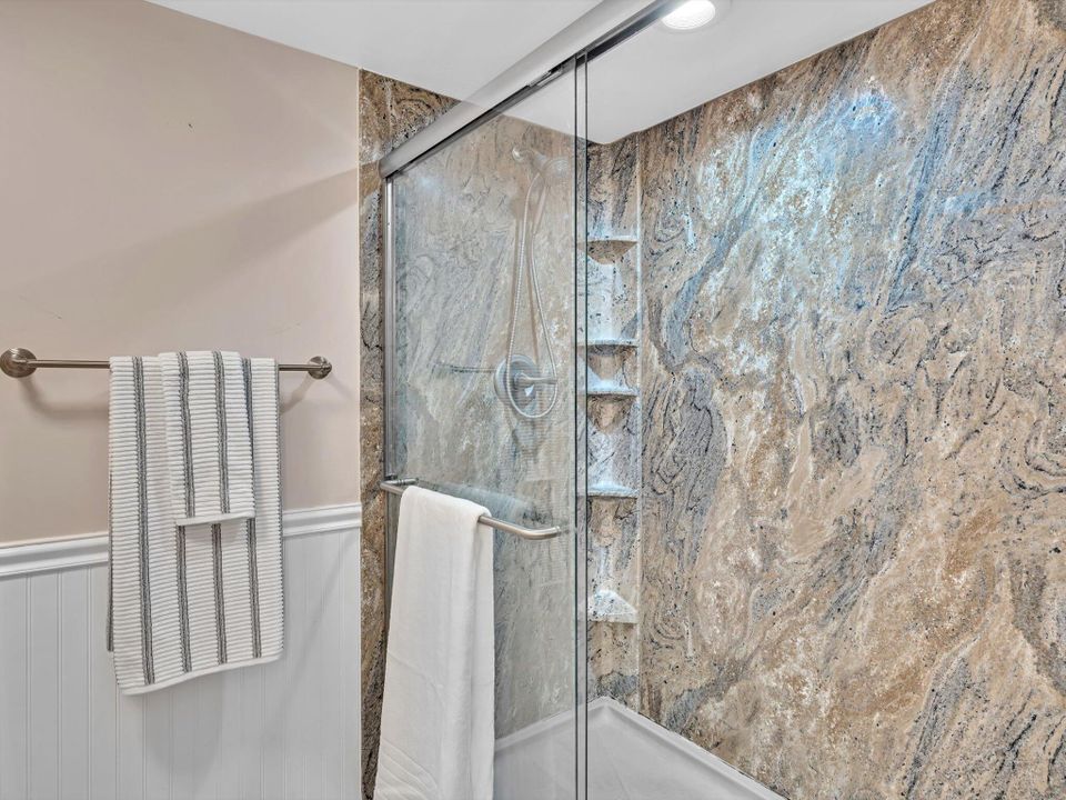 En Venta: $299,000 (2 camas, 2 baños, 1222 Pies cuadrados)