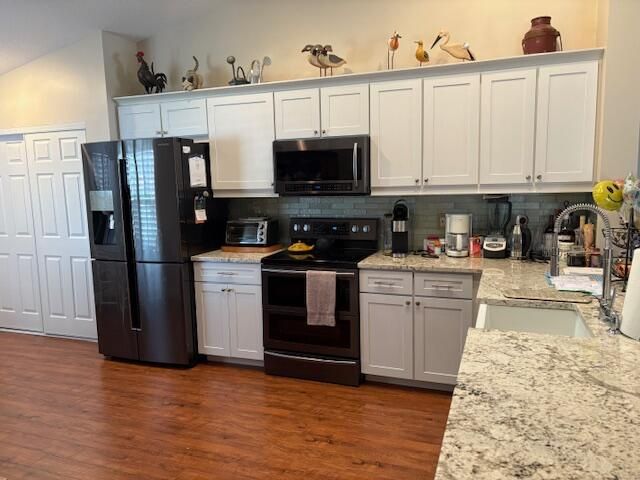 合同活跃: $3,300 (2 贝兹, 2 浴室, 1658 平方英尺)