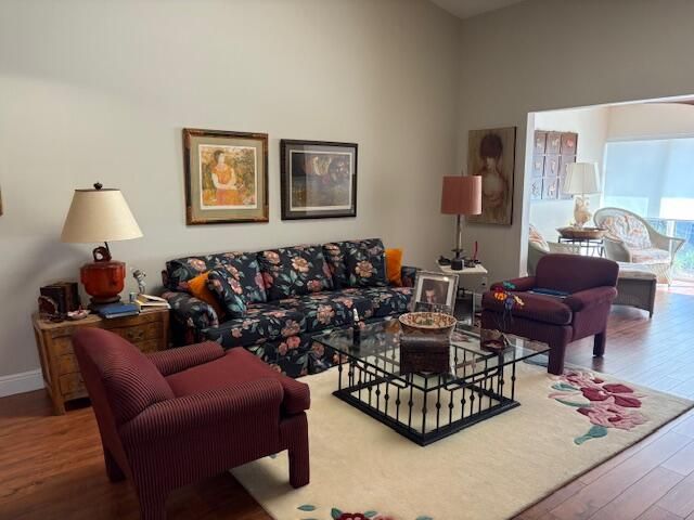 合同活跃: $3,300 (2 贝兹, 2 浴室, 1658 平方英尺)