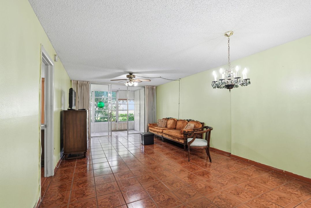 For Sale: $134,900 (2 beds, 2 baths, 960 Square Feet)