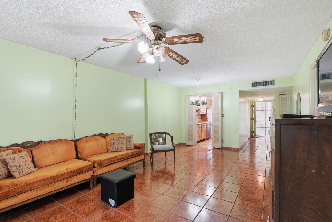For Sale: $134,900 (2 beds, 2 baths, 960 Square Feet)