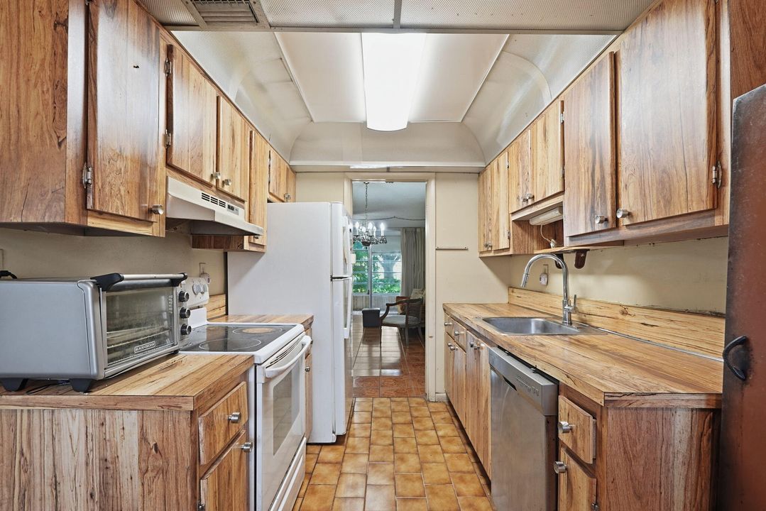 For Sale: $134,900 (2 beds, 2 baths, 960 Square Feet)