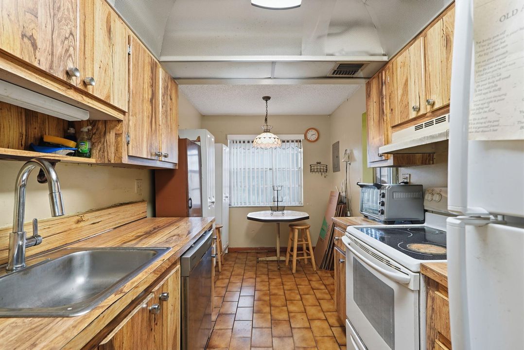 For Sale: $134,900 (2 beds, 2 baths, 960 Square Feet)