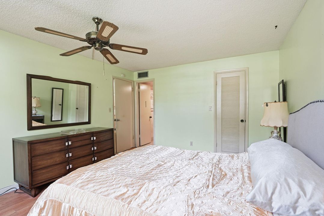 For Sale: $134,900 (2 beds, 2 baths, 960 Square Feet)