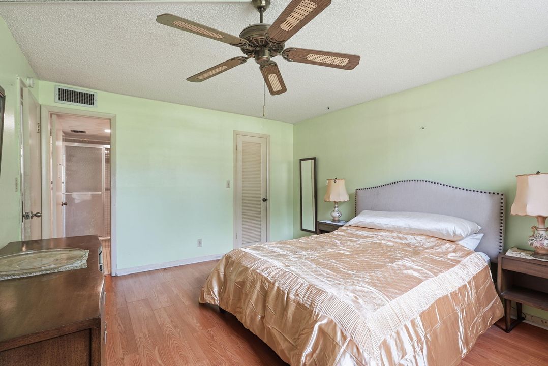 For Sale: $134,900 (2 beds, 2 baths, 960 Square Feet)