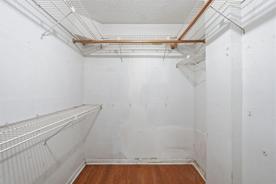 For Sale: $134,900 (2 beds, 2 baths, 960 Square Feet)