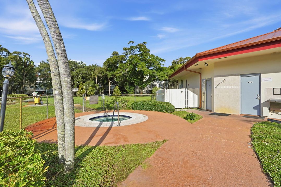 For Sale: $134,900 (2 beds, 2 baths, 960 Square Feet)