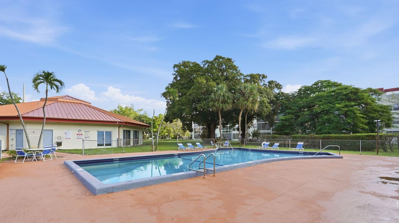 For Sale: $134,900 (2 beds, 2 baths, 960 Square Feet)