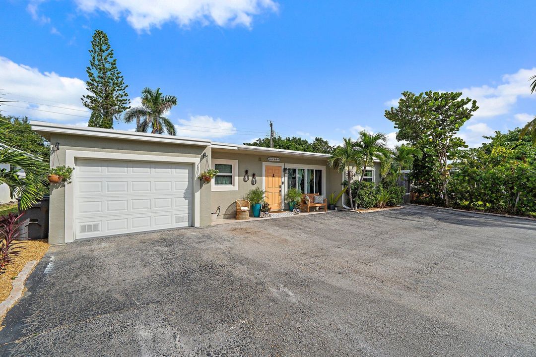 Active With Contract: $525,000 (3 beds, 2 baths, 1198 Square Feet)