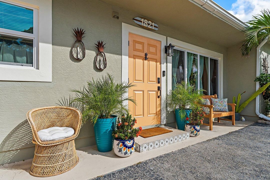 Active With Contract: $525,000 (3 beds, 2 baths, 1198 Square Feet)