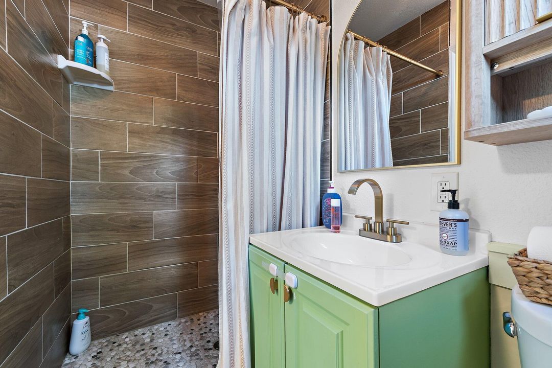 Active With Contract: $525,000 (3 beds, 2 baths, 1198 Square Feet)