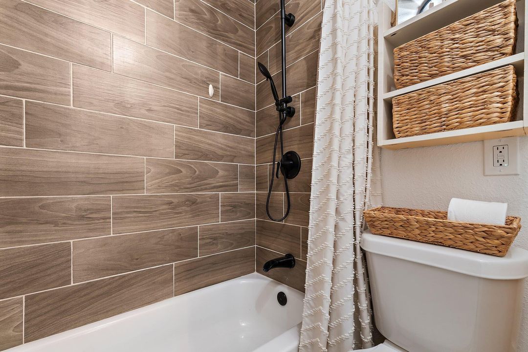 Active With Contract: $525,000 (3 beds, 2 baths, 1198 Square Feet)