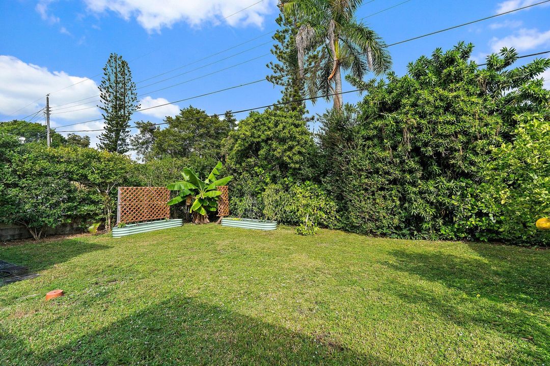 Active With Contract: $525,000 (3 beds, 2 baths, 1198 Square Feet)