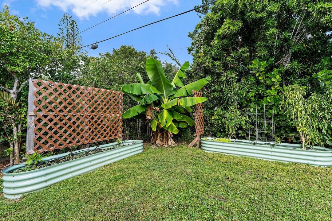 Active With Contract: $525,000 (3 beds, 2 baths, 1198 Square Feet)