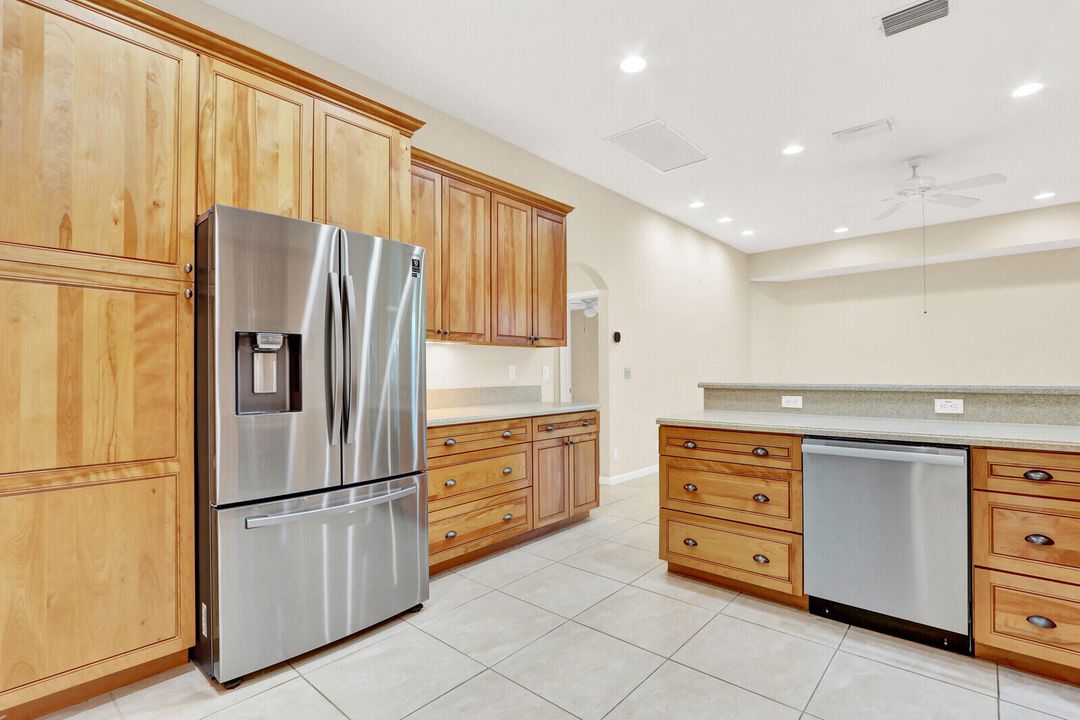 En Renta: $4,900 (3 camas, 2 baños, 2306 Pies cuadrados)