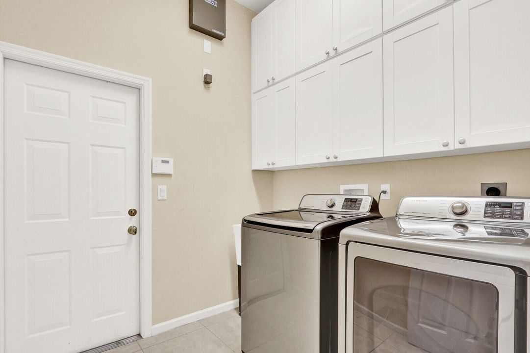 En Renta: $4,900 (3 camas, 2 baños, 2306 Pies cuadrados)