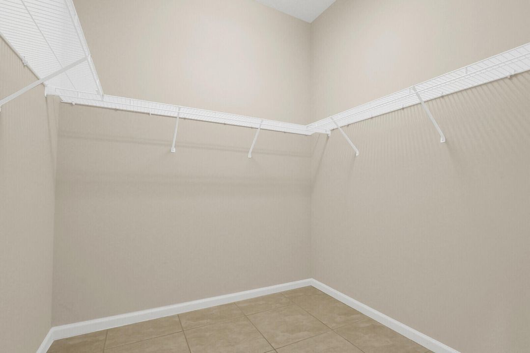 En Renta: $4,900 (3 camas, 2 baños, 2306 Pies cuadrados)