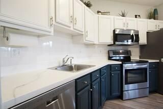 Под контрактом: $1,700 (1 спален, 1 ванн, 850 Квадратных фут)