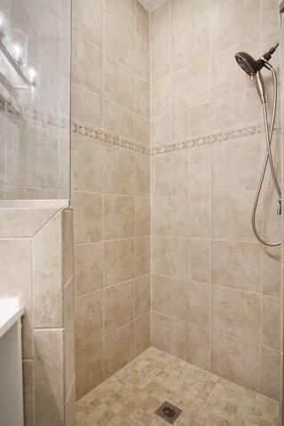 Под контрактом: $1,700 (1 спален, 1 ванн, 850 Квадратных фут)