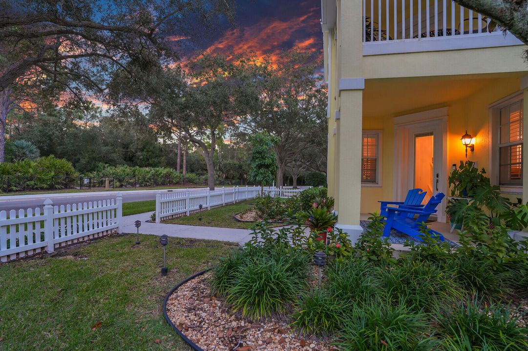 合同活跃: $1,125,000 (3 贝兹, 2 浴室, 2038 平方英尺)