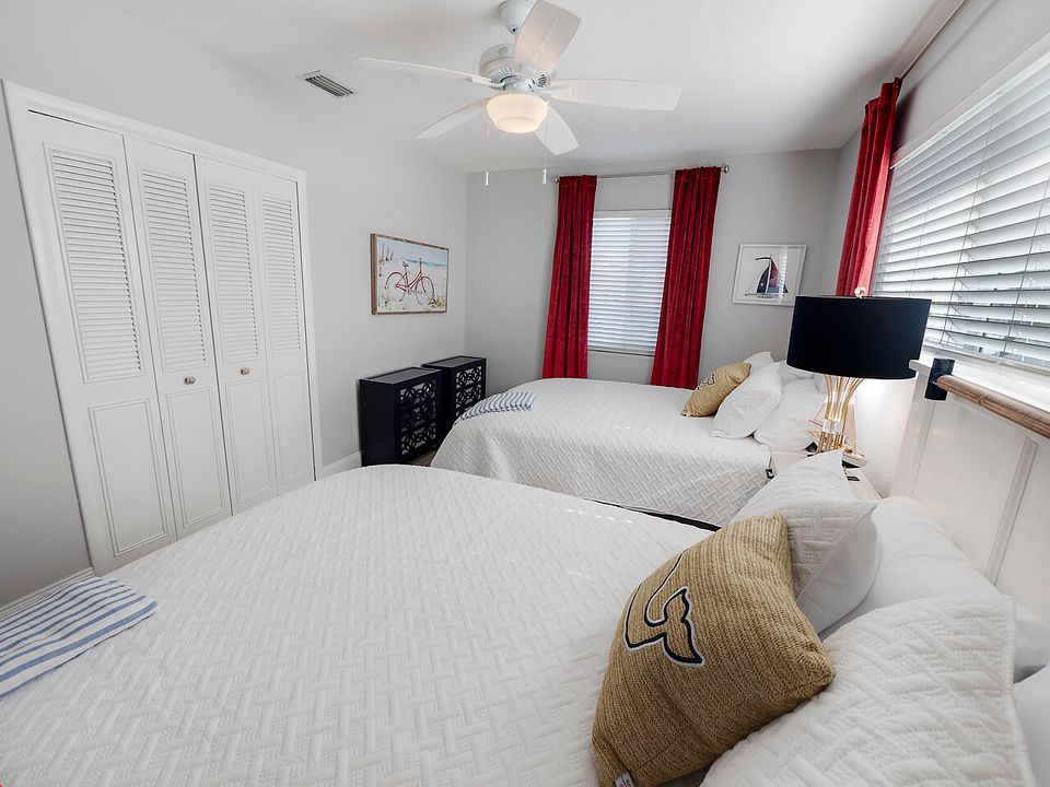 出租: $3,495 (2 贝兹, 1 浴室, 912 平方英尺)