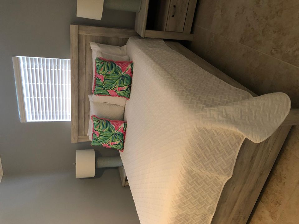 出租: $3,495 (2 贝兹, 1 浴室, 912 平方英尺)