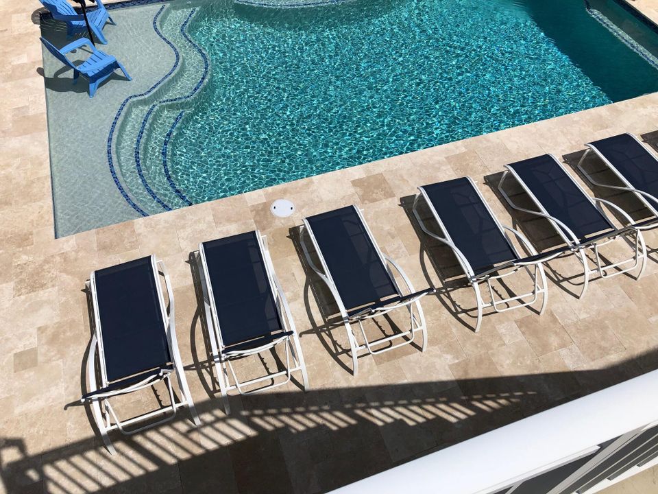 出租: $3,495 (2 贝兹, 1 浴室, 912 平方英尺)