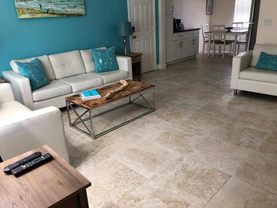 出租: $3,495 (2 贝兹, 1 浴室, 912 平方英尺)