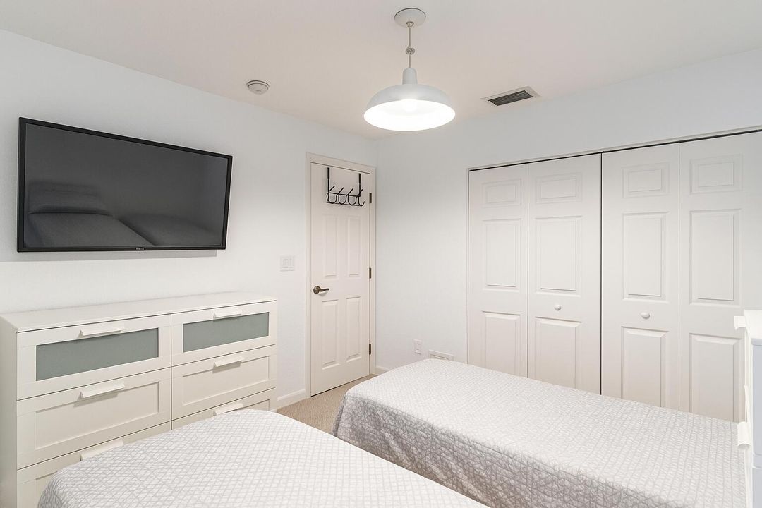 Active With Contract: $2,500 (3 beds, 2 baths, 1253 Square Feet)