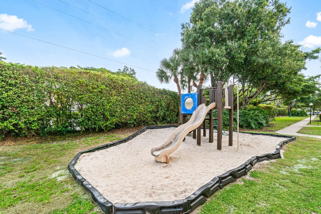 出租: $2,400 (2 贝兹, 2 浴室, 1137 平方英尺)