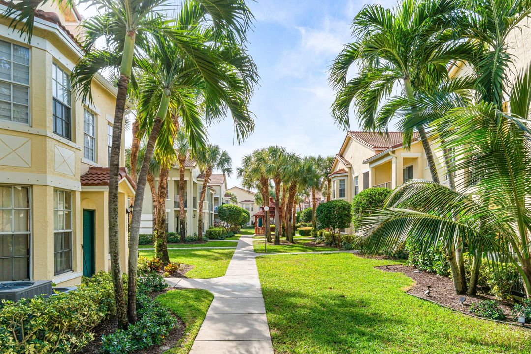 出租: $2,400 (2 贝兹, 2 浴室, 1137 平方英尺)