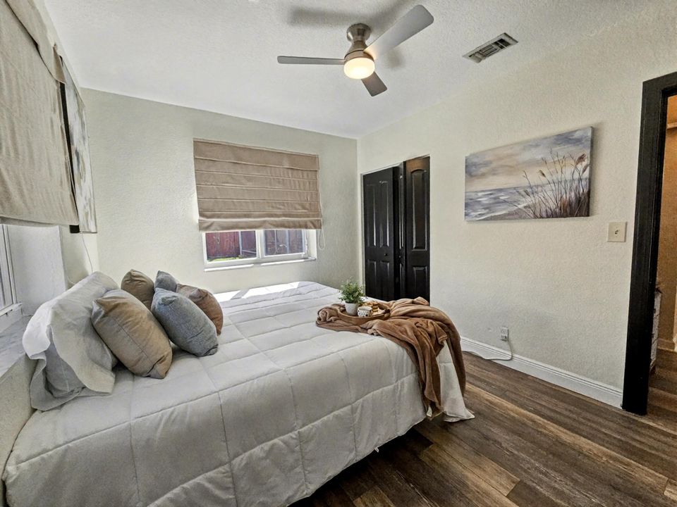 合同活跃: $1,082,000 (3 贝兹, 2 浴室, 1705 平方英尺)