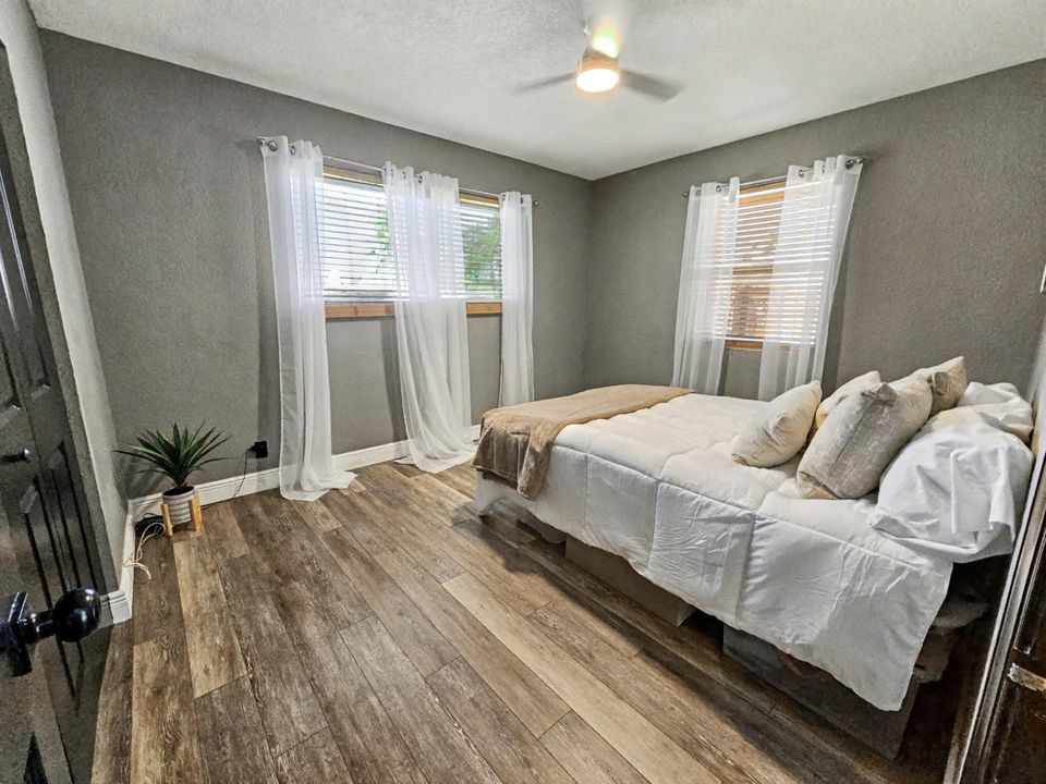 合同活跃: $1,082,000 (3 贝兹, 2 浴室, 1705 平方英尺)