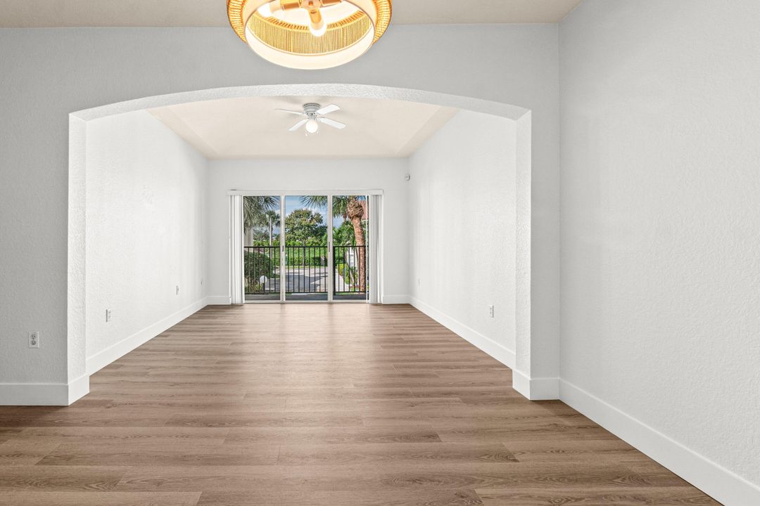 出租: $2,400 (2 贝兹, 2 浴室, 1137 平方英尺)