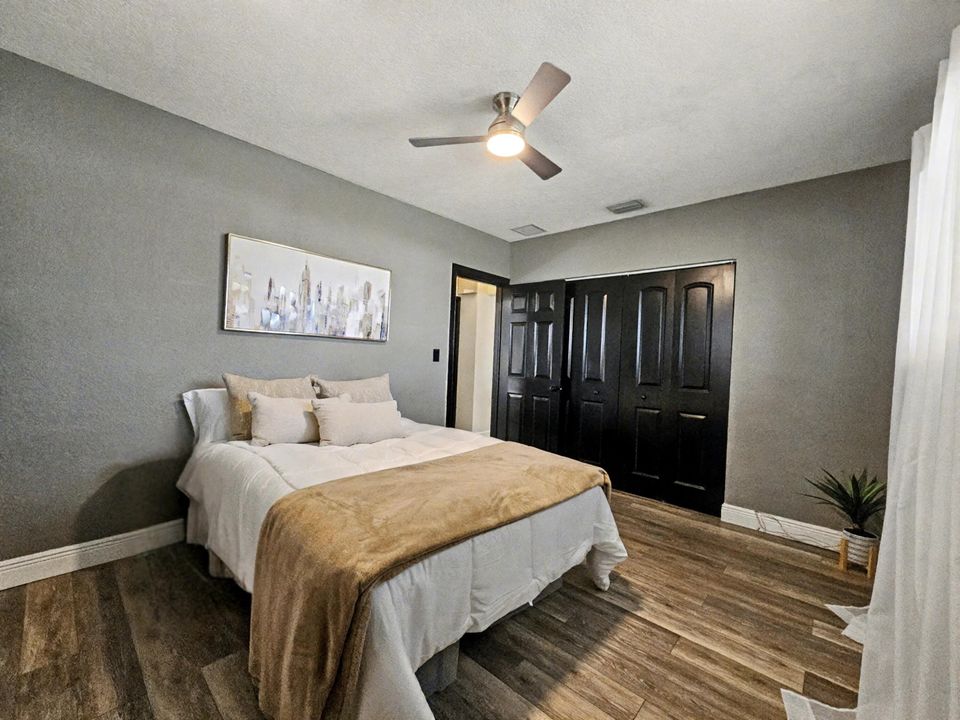 合同活跃: $1,082,000 (3 贝兹, 2 浴室, 1705 平方英尺)