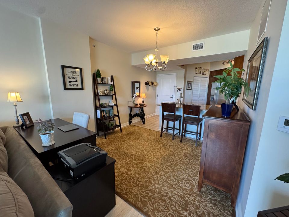 Active With Contract: $2,200 (1 beds, 1 baths, 835 Square Feet)