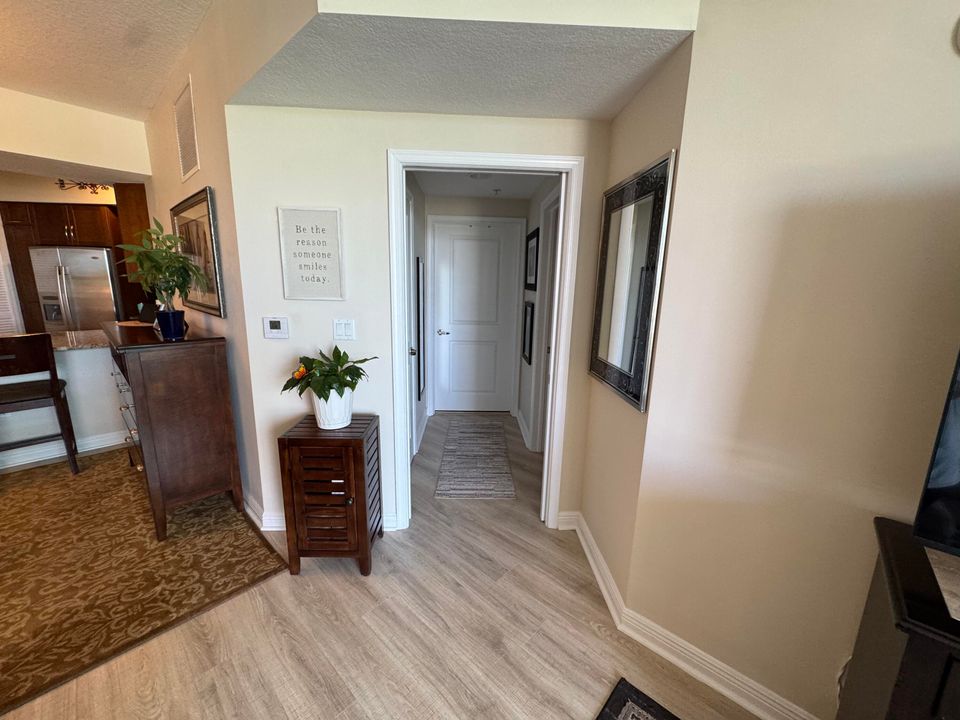 Active With Contract: $2,200 (1 beds, 1 baths, 835 Square Feet)