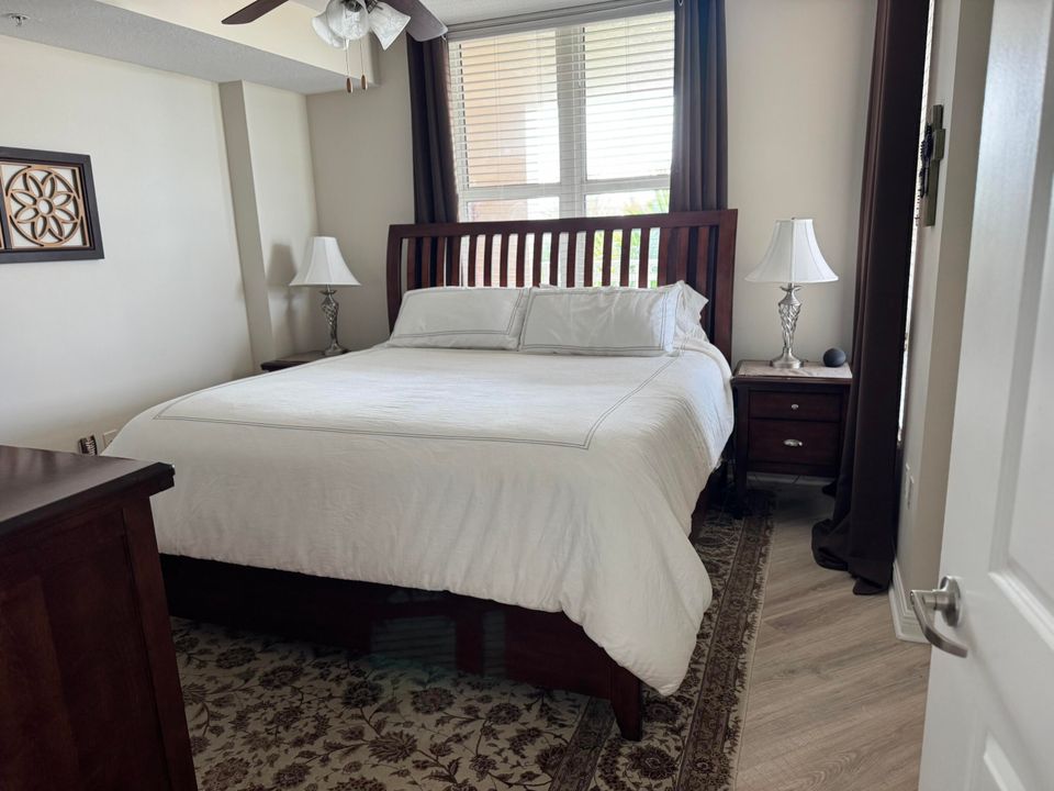 Active With Contract: $2,200 (1 beds, 1 baths, 835 Square Feet)