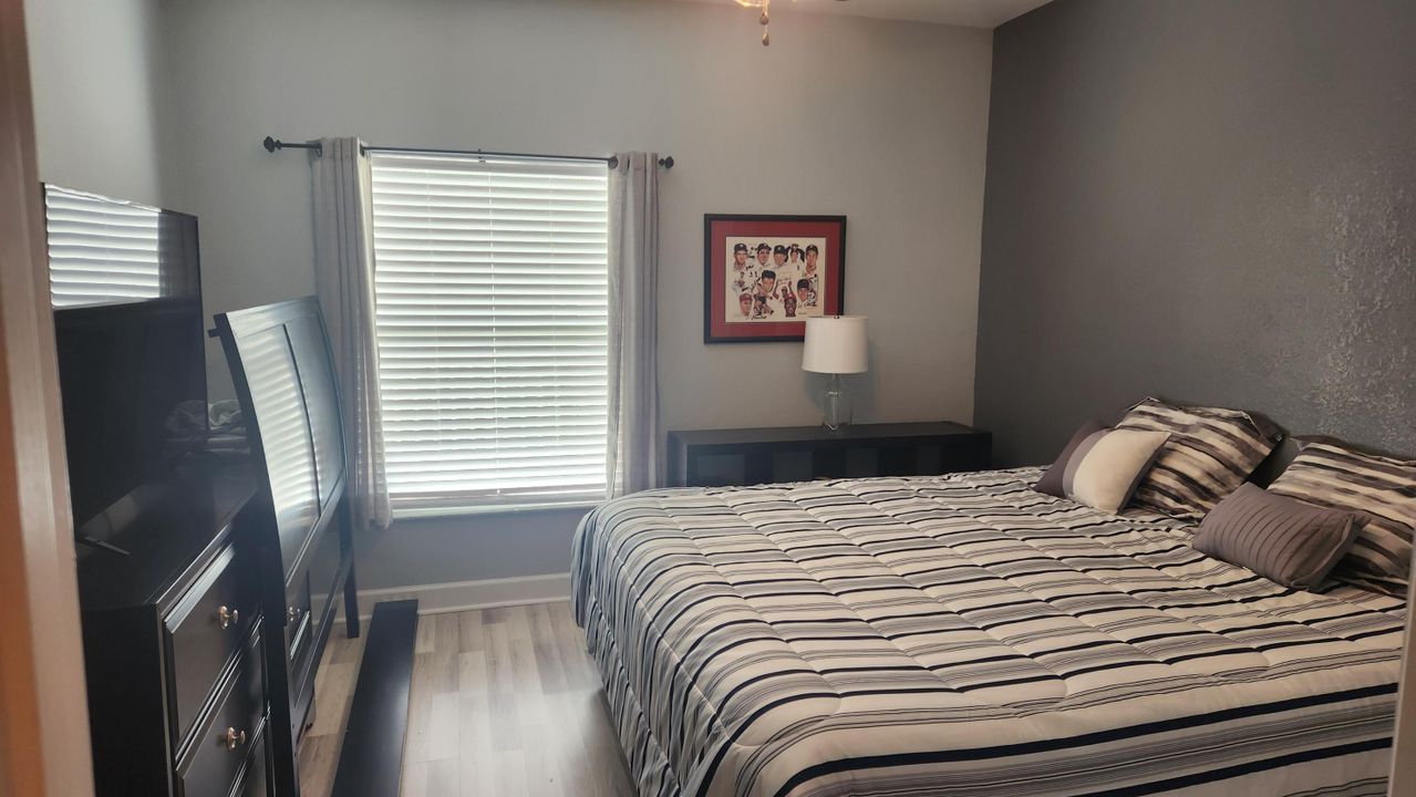 Active With Contract: $3,250 (2 beds, 2 baths, 1316 Square Feet)