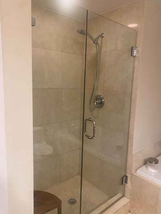 Active With Contract: $2,200 (1 beds, 1 baths, 835 Square Feet)