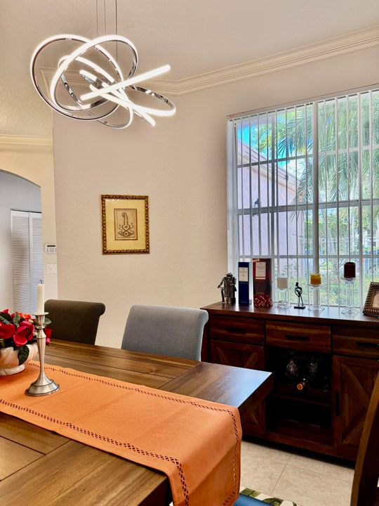 出租: $2,500 (2 贝兹, 2 浴室, 1619 平方英尺)