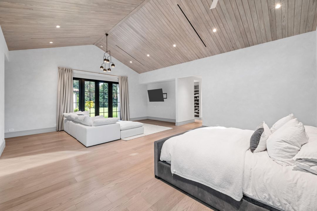 For Sale: $3,650,000 (5 beds, 6 baths, 5393 Square Feet)