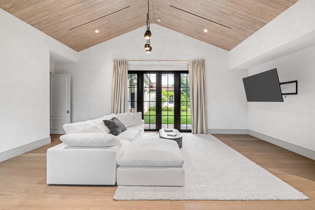 For Sale: $3,650,000 (5 beds, 6 baths, 5393 Square Feet)