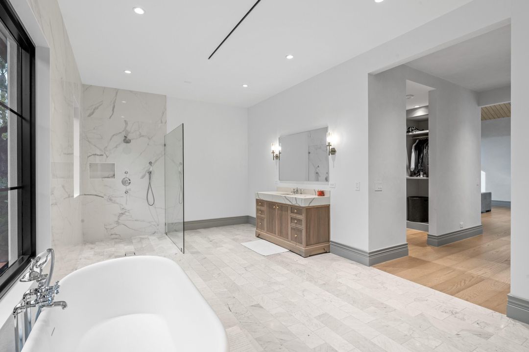 For Sale: $3,650,000 (5 beds, 6 baths, 5393 Square Feet)